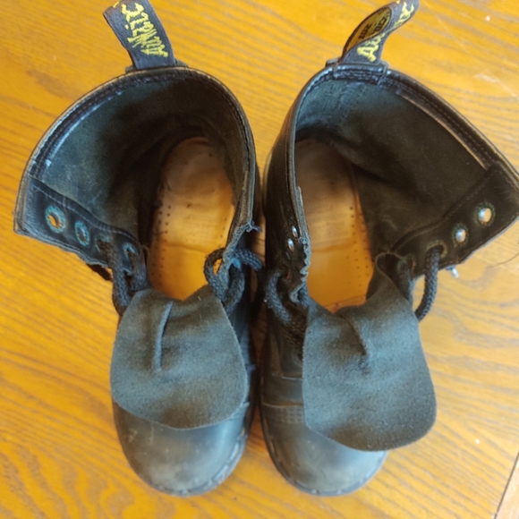 Dr. Marten 8 hole boots - Picture 6 of 9